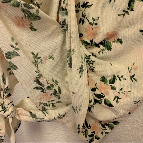 Love J Floral Croped Top with Tie Size M - Picture 8 of 10